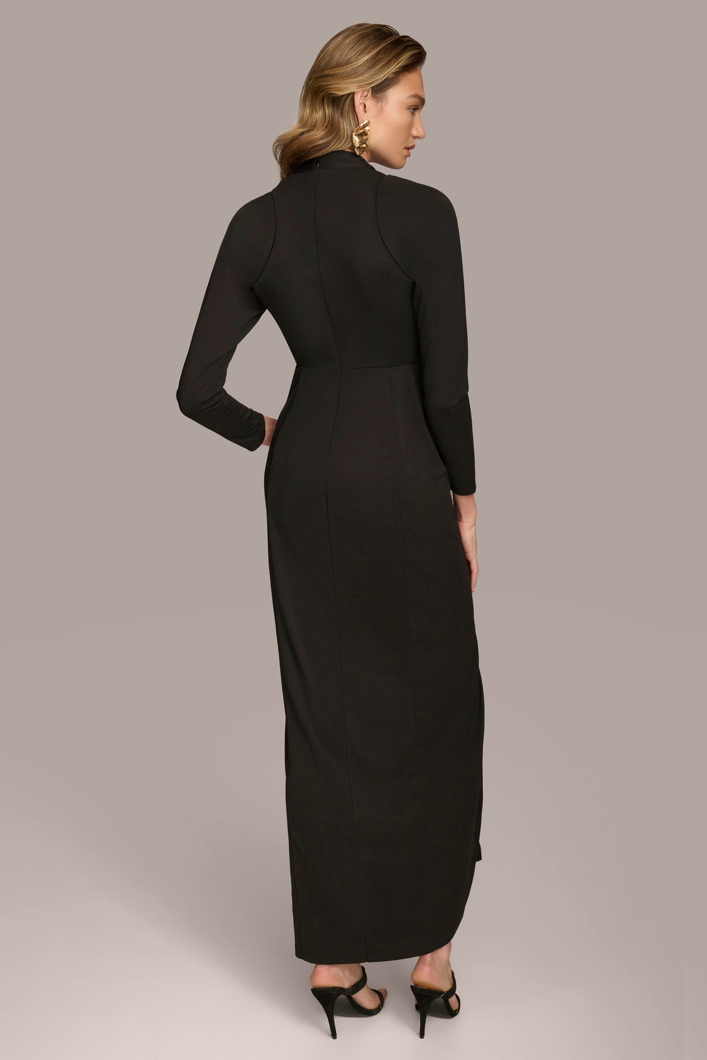 (image for) HEALTHY V NECK GOWN